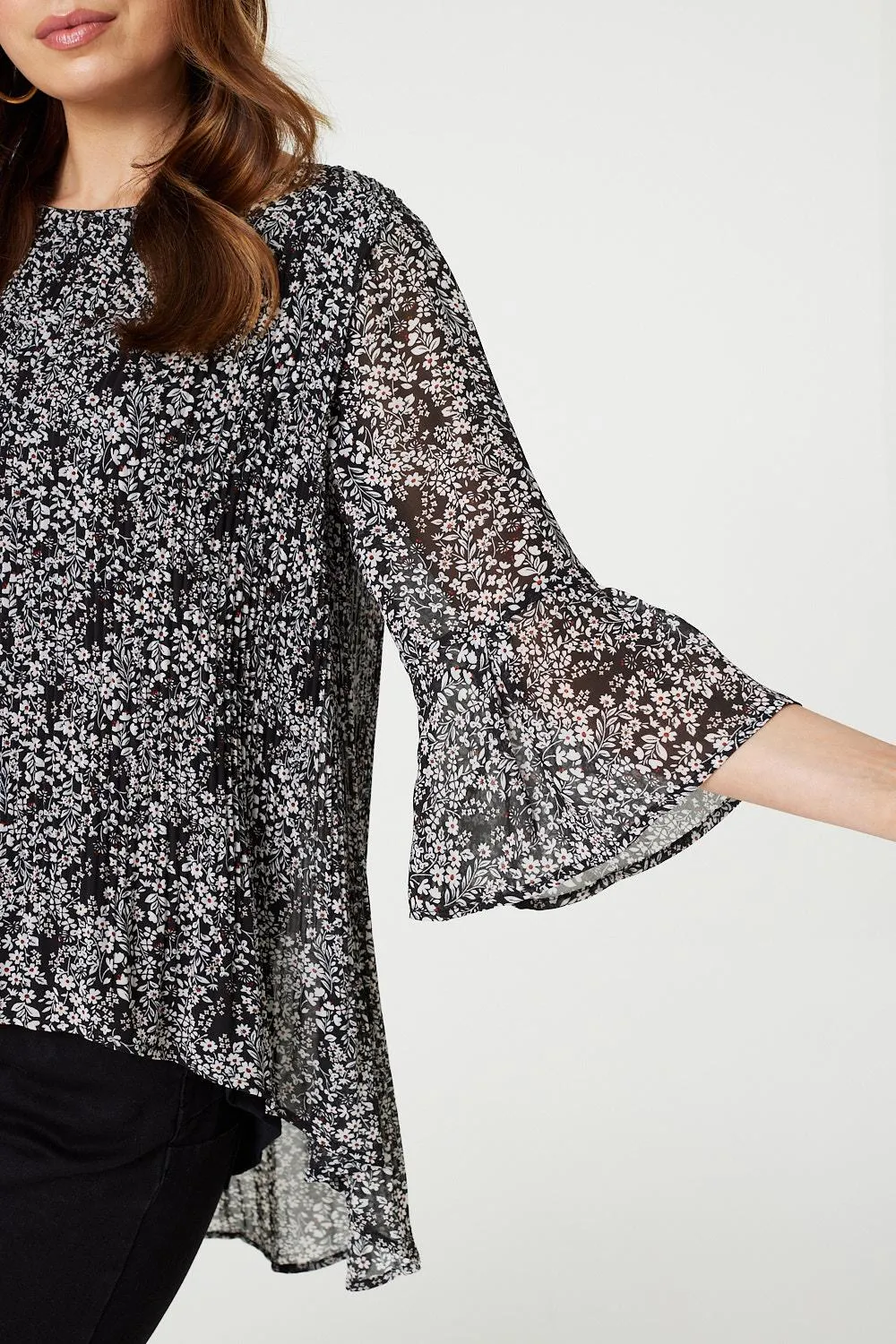 Ditsy Floral Flare Sleeve Curve Hem Blouse