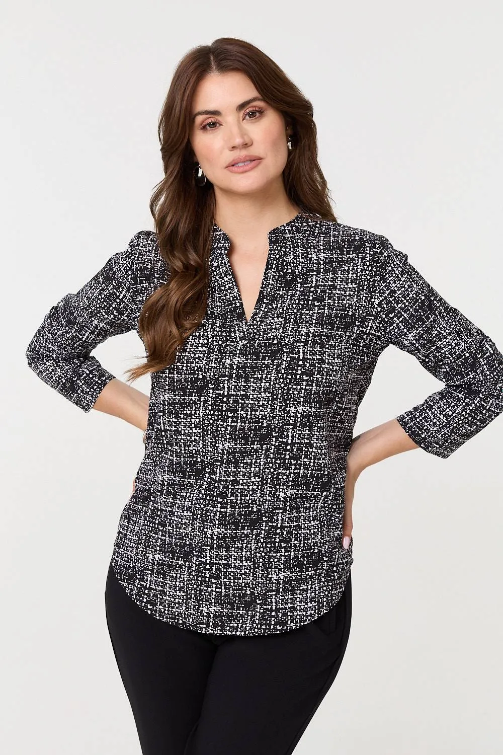 Printed 3/4 Sleeve Curved Hem Blouse