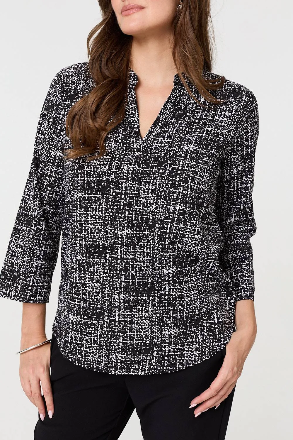 Printed 3/4 Sleeve Curved Hem Blouse